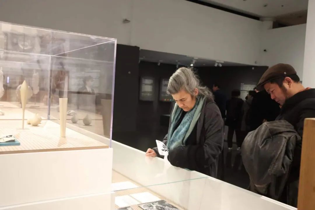 <strong>多位教授出席“交织的轨迹：德国现代设计1945-1990”特展研讨会 针对德国现代设计深入讨论</strong>