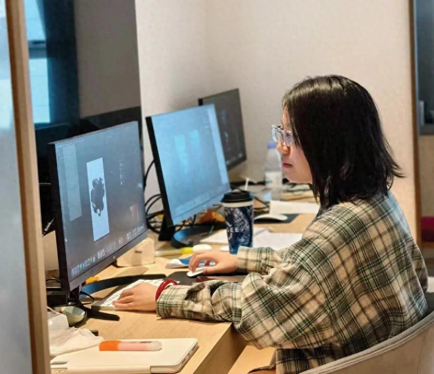 轻工巧匠·技能报国 | 平面设计赛项选手周怡红：以梦为笔 绘就匠心