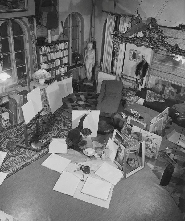 Tove Jansson Helsingin ateljeessaan ennen remonttia， 1949 Kuva_ Per Olov Jansson